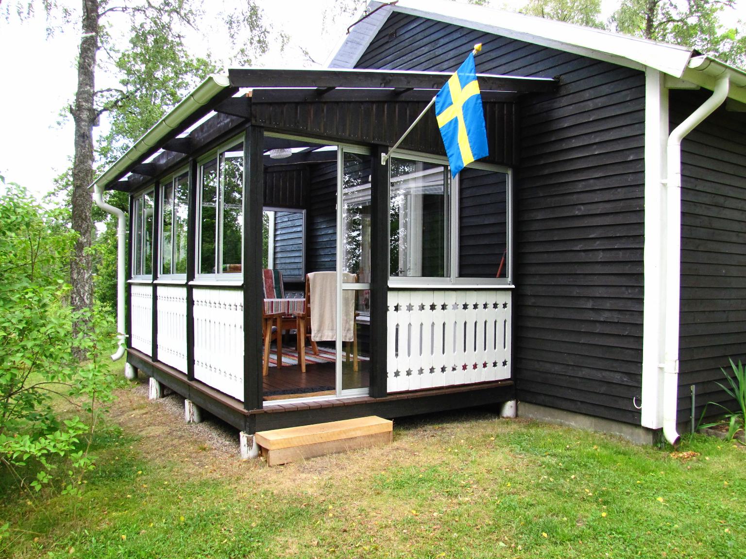 Mysig stuga vid sjön HAGSVARTEN – bild 3 av 12
