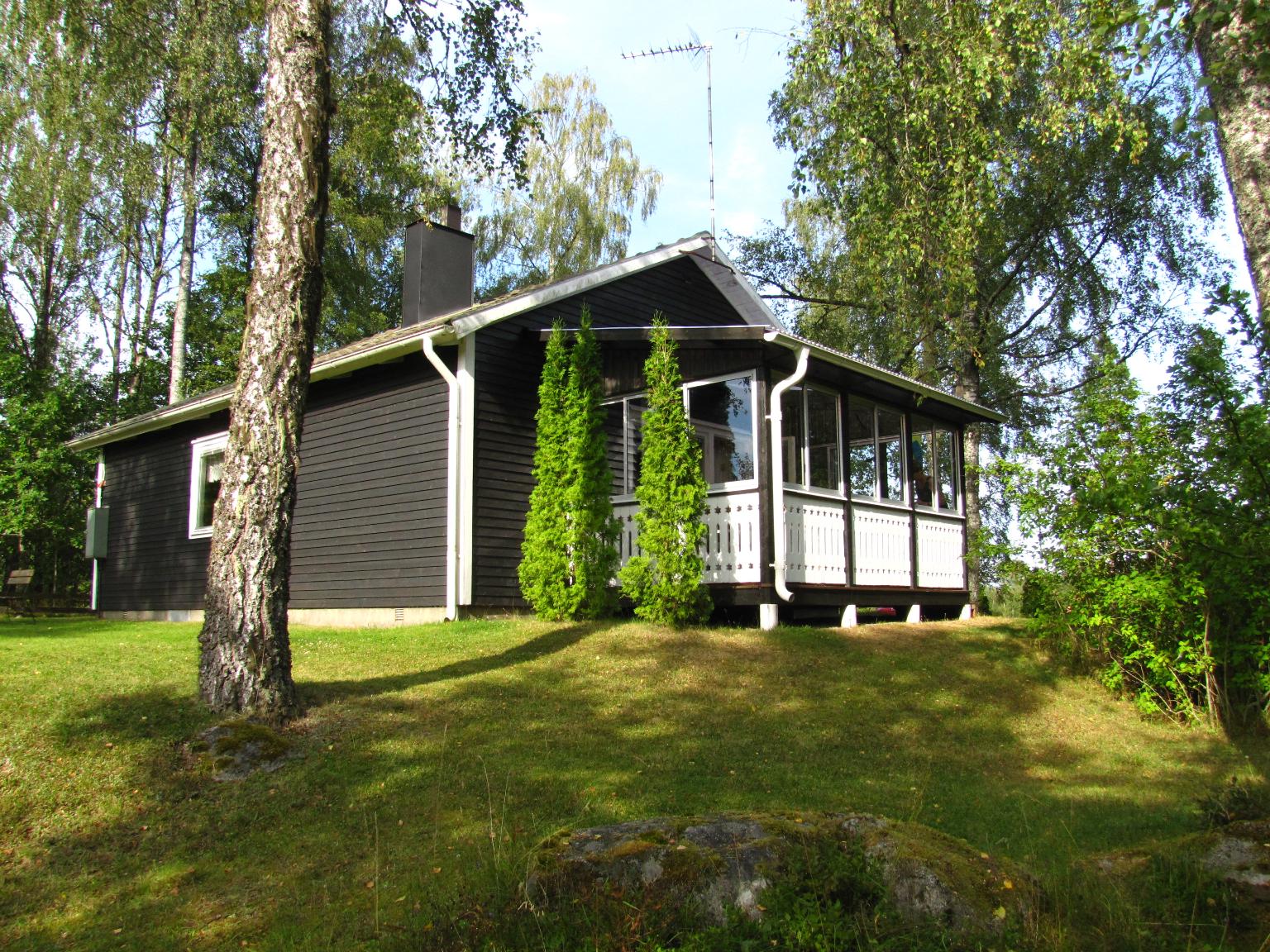 Mysig stuga vid sjön HAGSVARTEN – bild 7 av 12