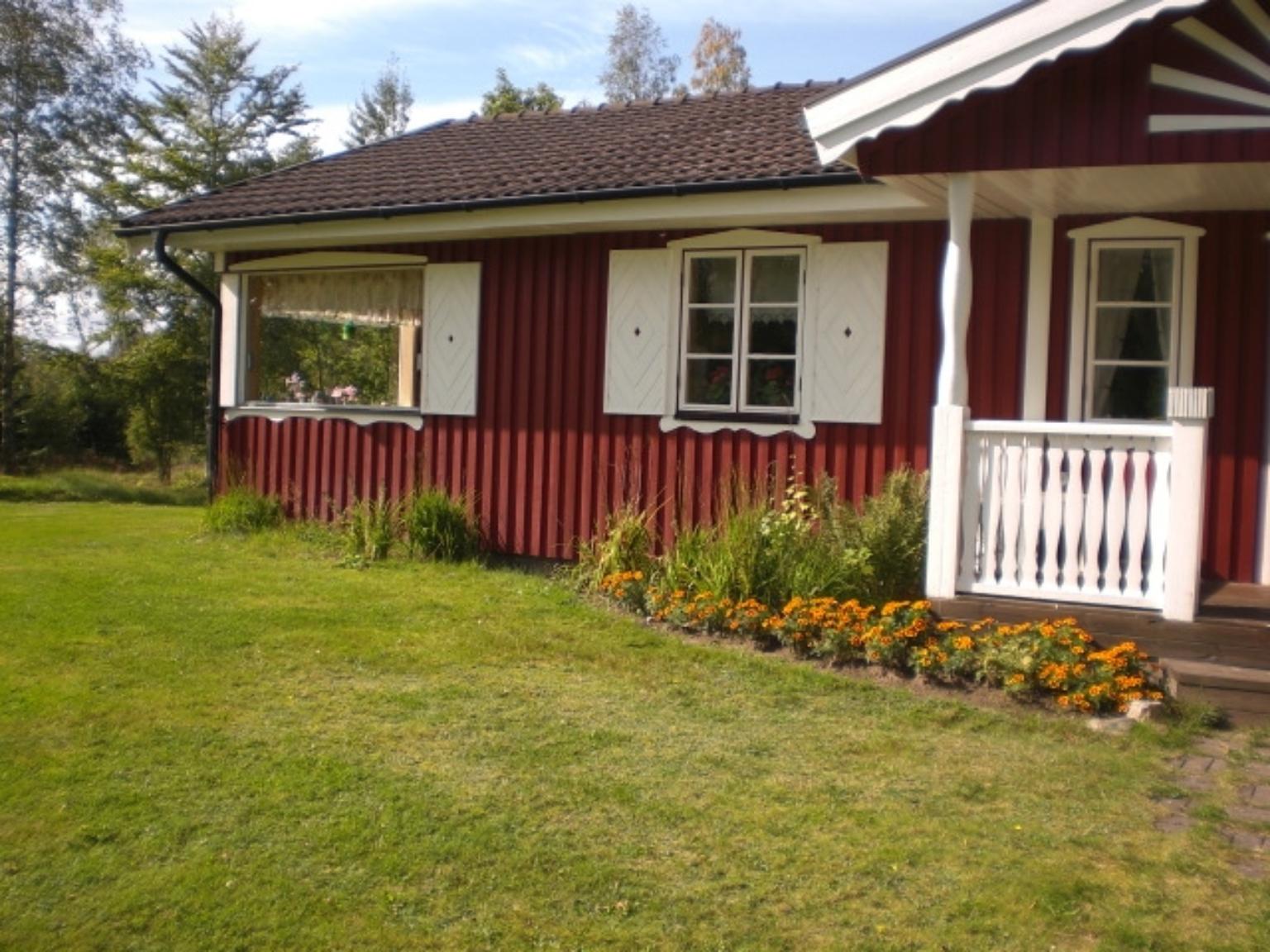 Välskött stuga vid sjön BOLMEN – bild 7 av 8