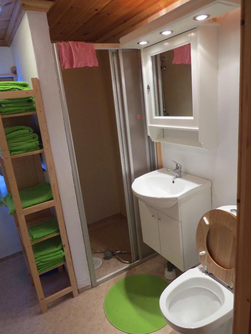 Vackert beläget fritidshus vid sjön ÅMMELÅNGEN – bild 8 av 12