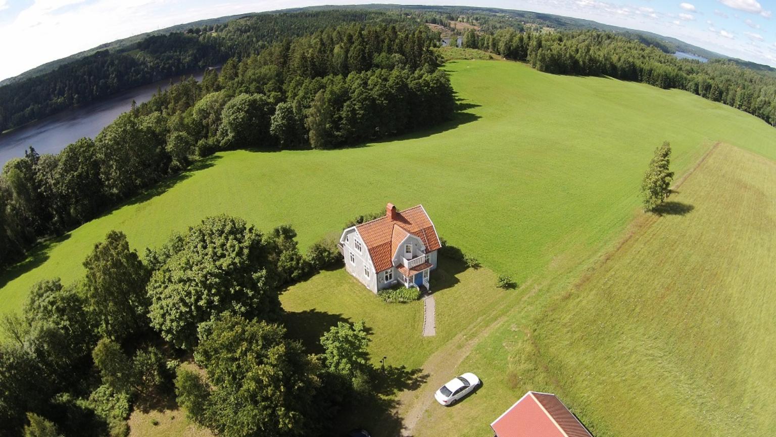 Inbjudande fritidshus vid sjön SÖDRA BULLARESJÖN – bild 12 av 12