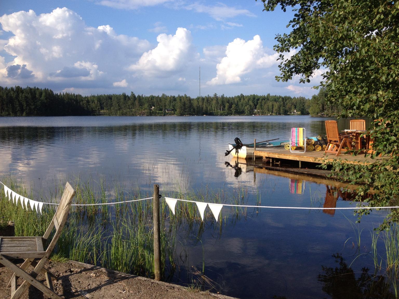 Välhållen stuga vid sjön BODASJÖN – bild 2 av 12