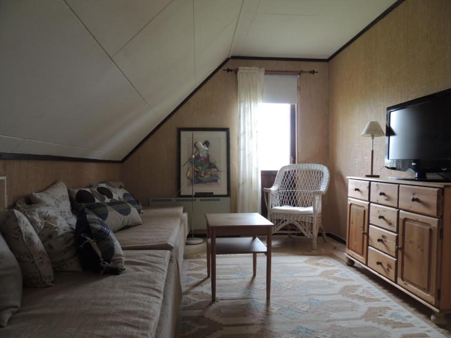 Välhållen stuga vid sjön BODASJÖN – bild 9 av 12