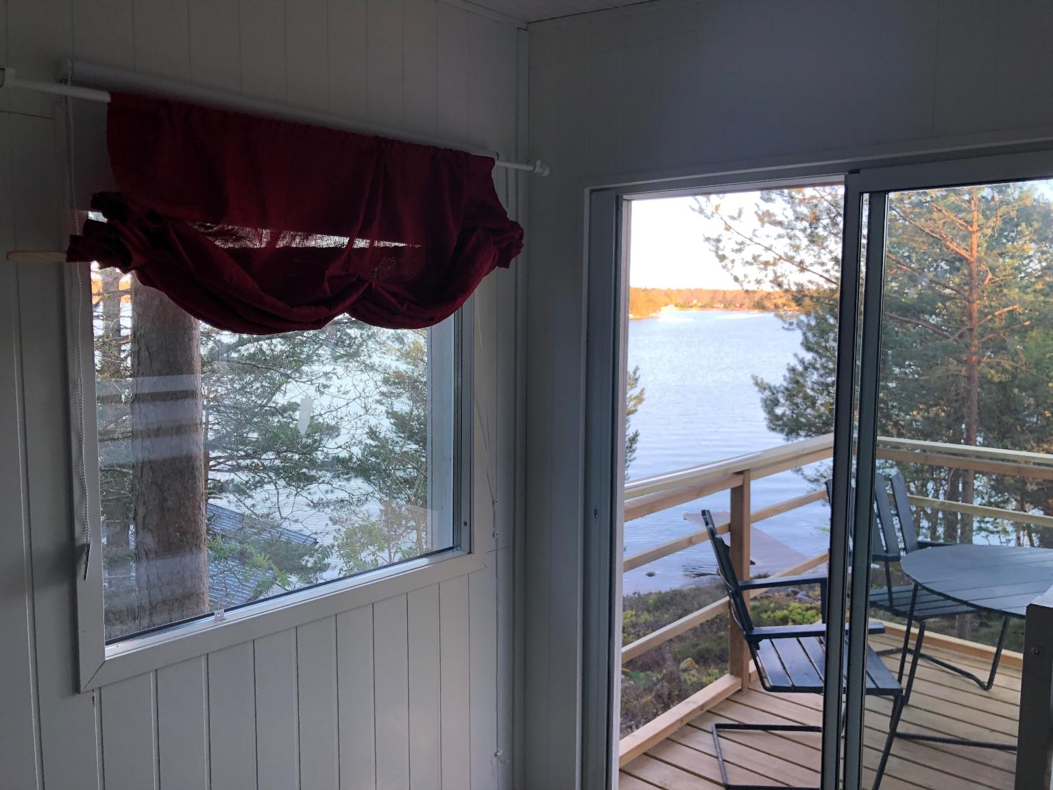 Trevligt fritidshus med fantastiskt läge på Jogersö – bild 5 av 12