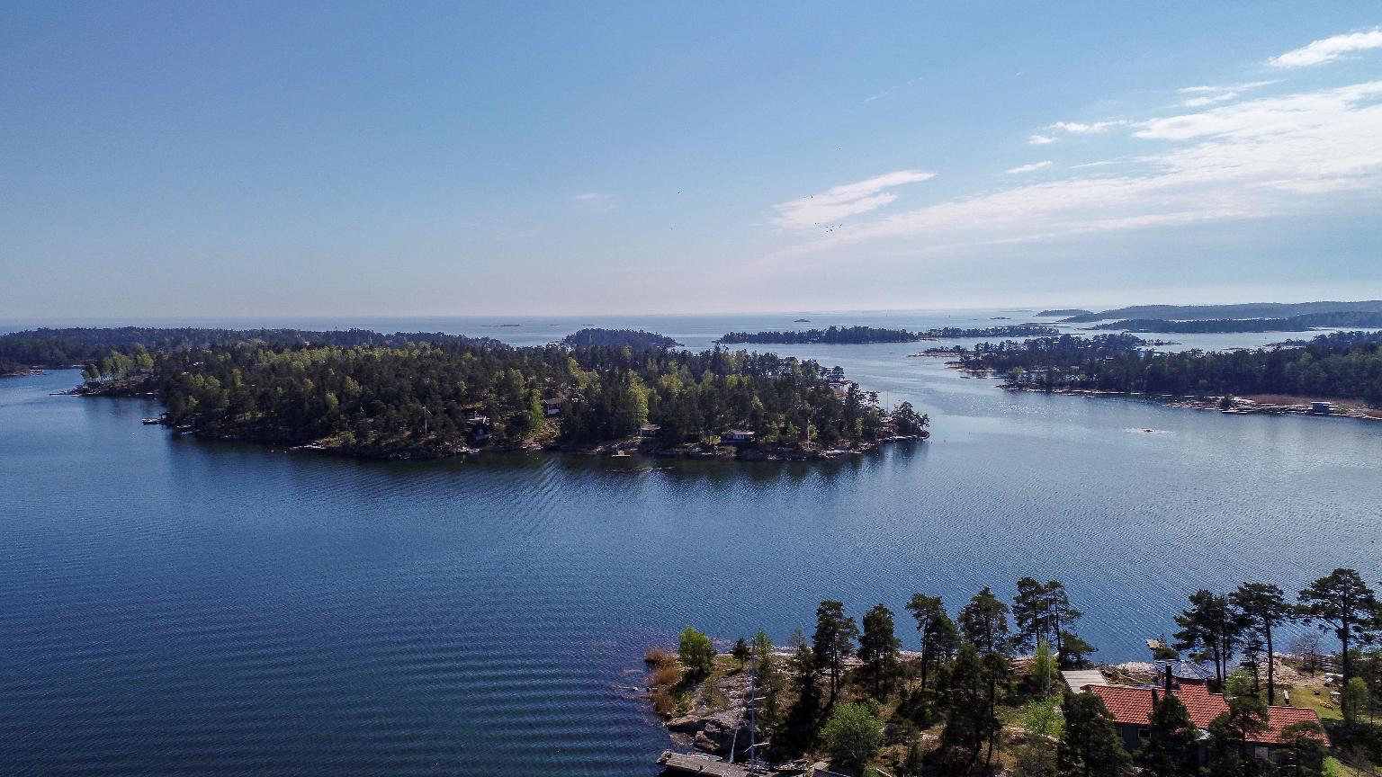 Trevligt fritidshus med fantastiskt läge på Jogersö – bild 10 av 12