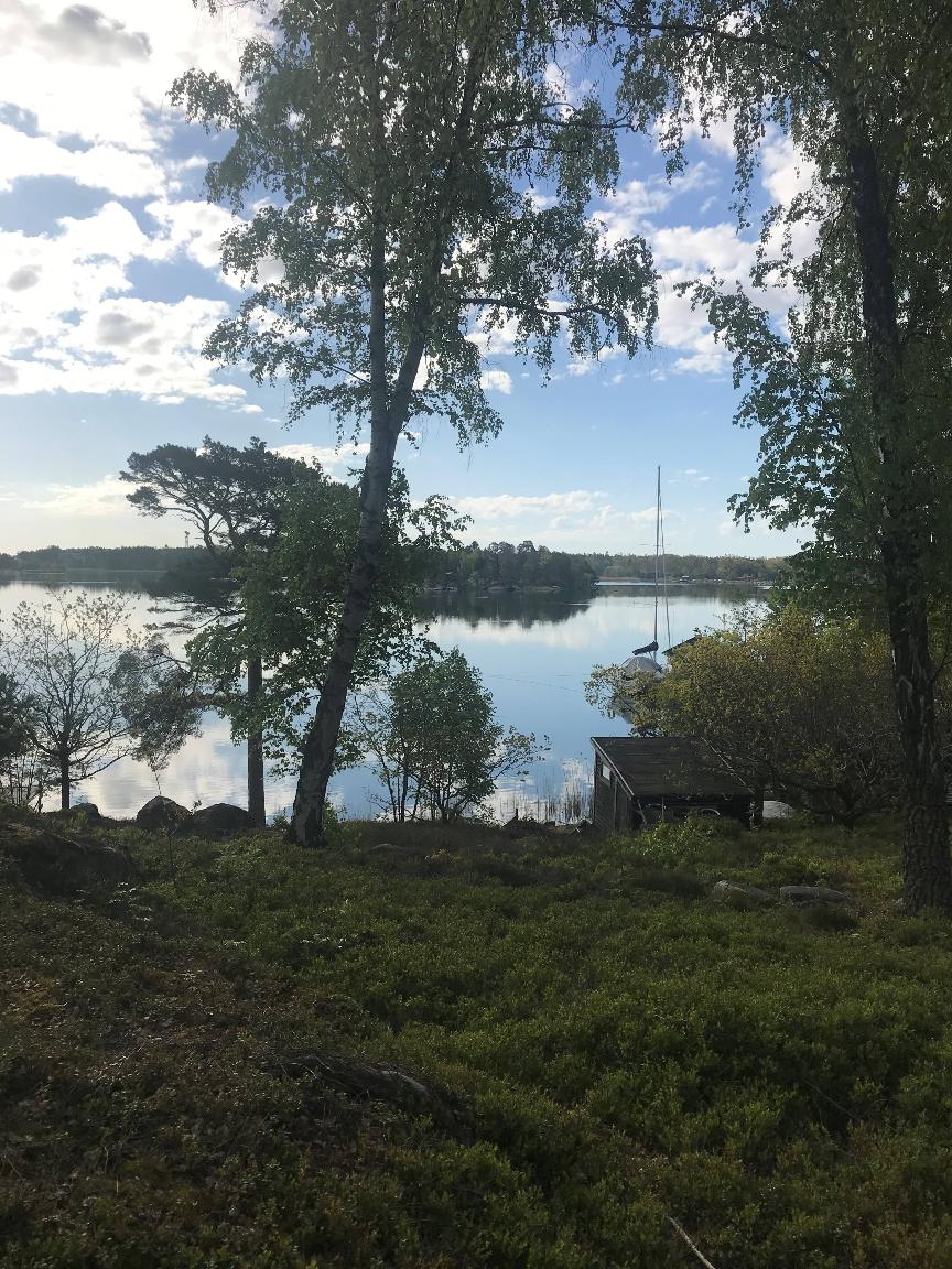 Trevligt fritidshus med fantastiskt läge på Jogersö – bild 7 av 12